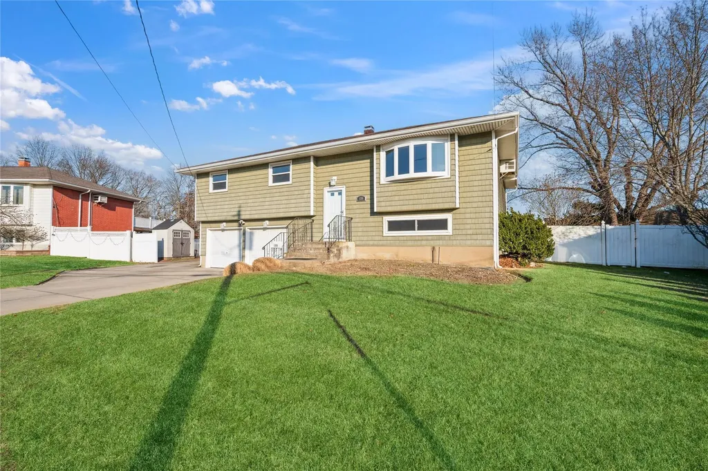 135 Headline Road Deer Park NY 11729