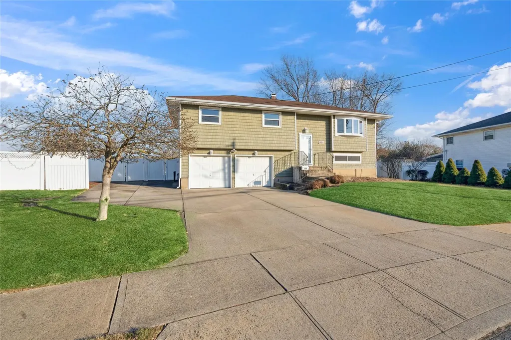 135 Headline Road Deer Park NY 11729