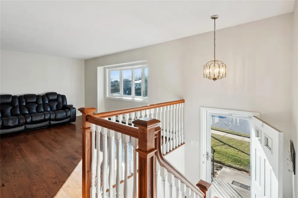 135 Headline Road Deer Park NY 11729