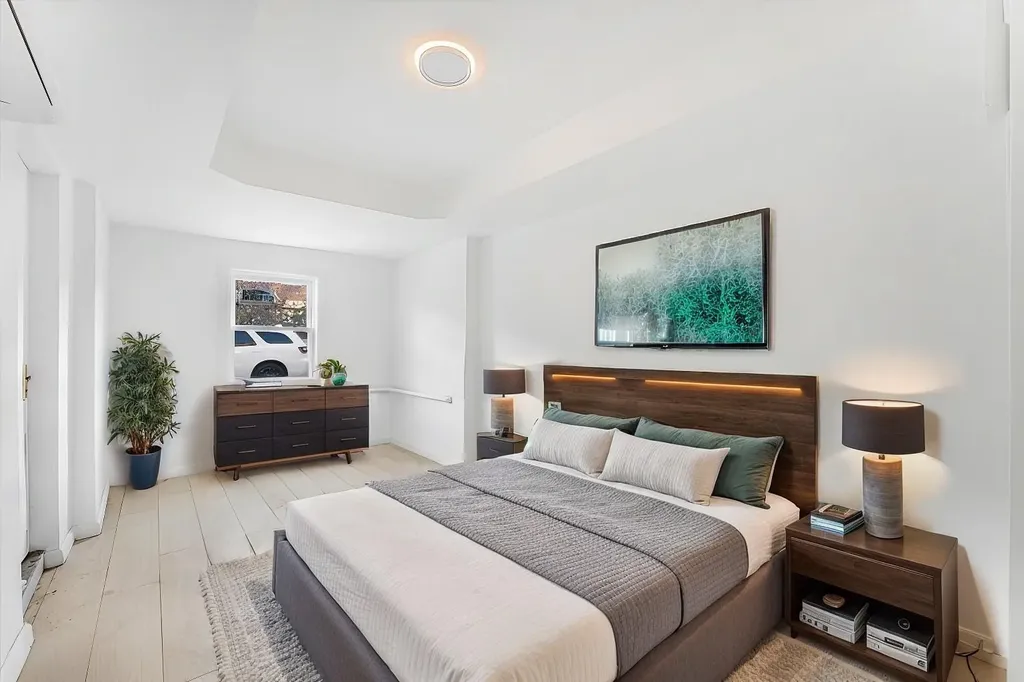 1812 Tomlinson Avenue Bronx NY 10461