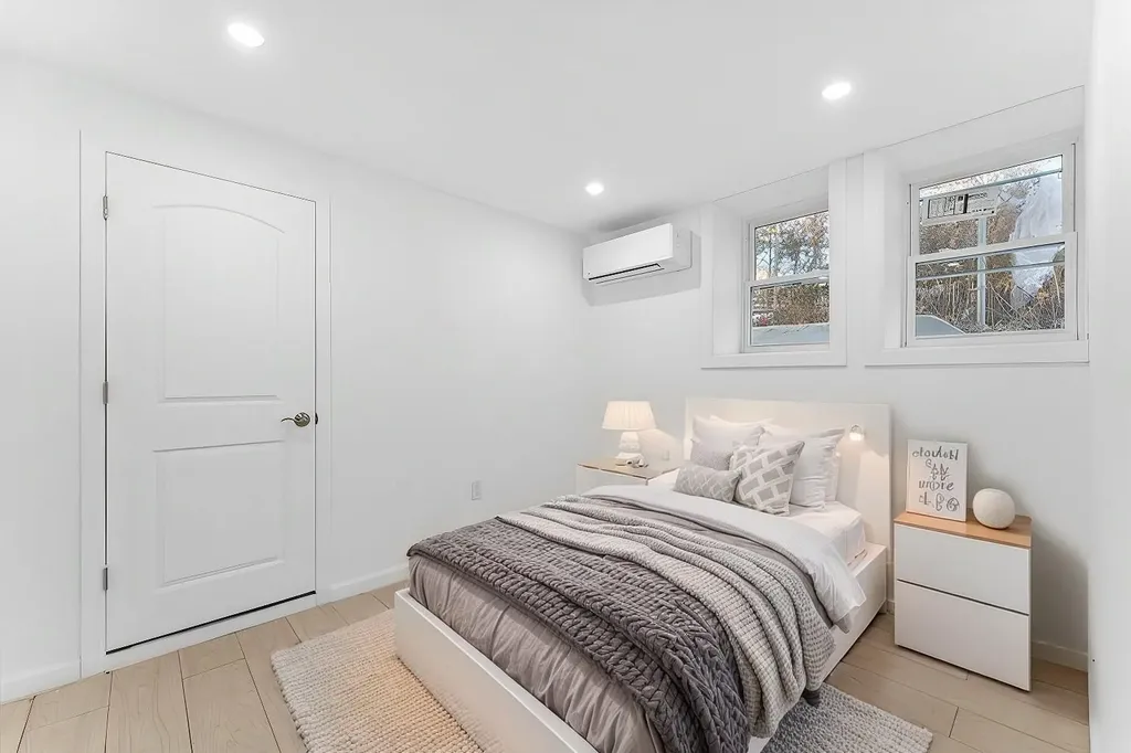 1812 Tomlinson Avenue Bronx NY 10461