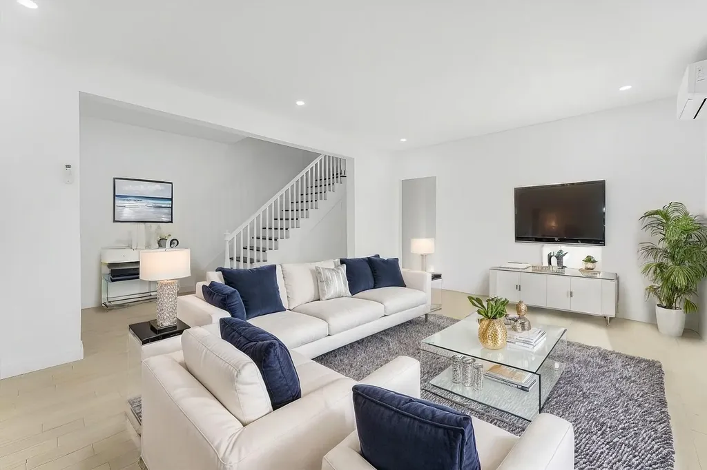 1812 Tomlinson Avenue Bronx NY 10461