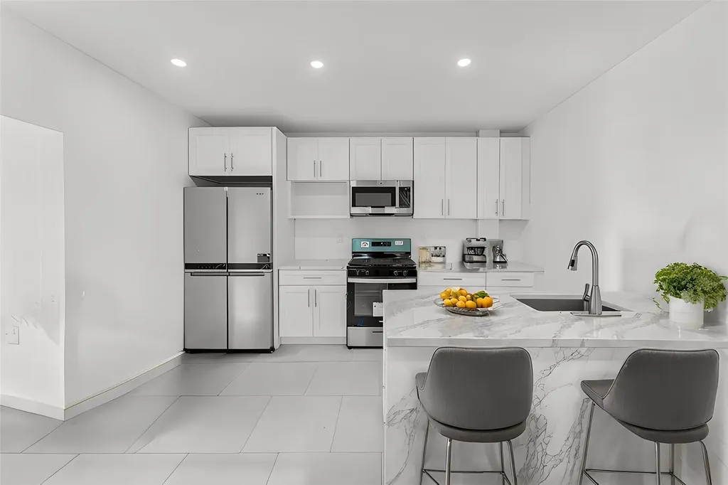 1812 Tomlinson Avenue Bronx NY 10461