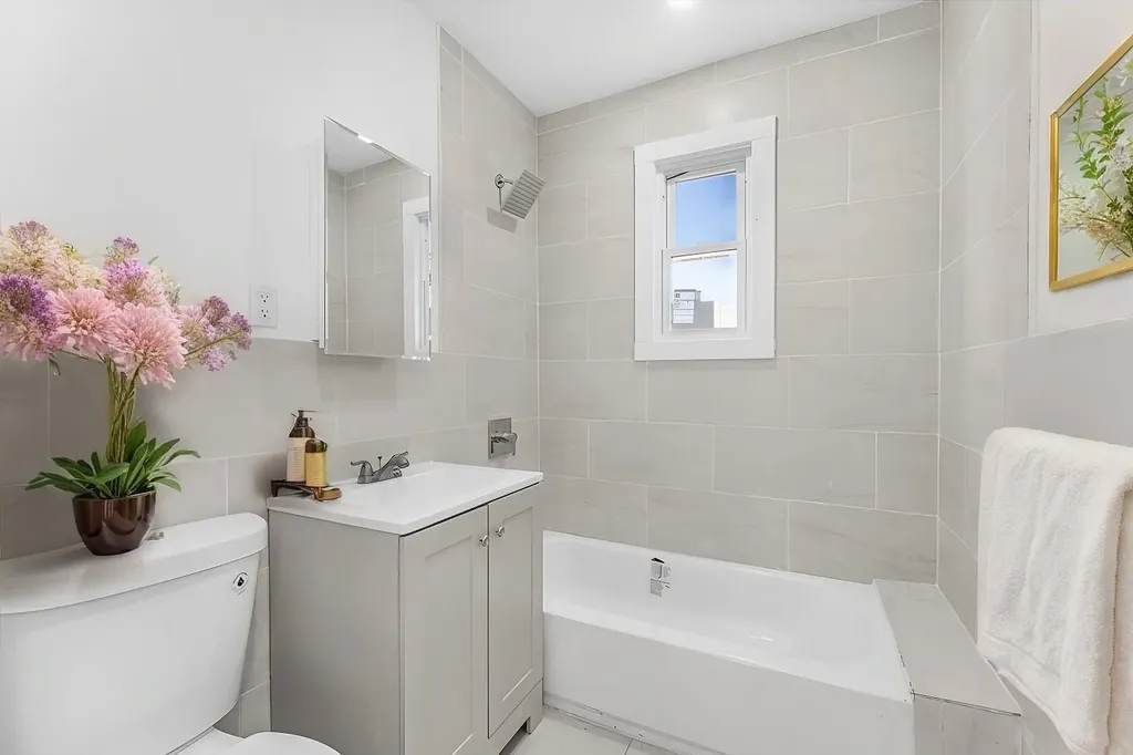 1812 Tomlinson Avenue Bronx NY 10461