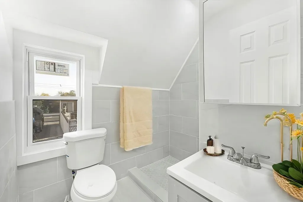 1812 Tomlinson Avenue Bronx NY 10461