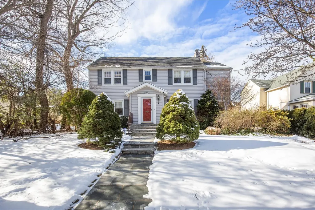 2 Cambridge Road Great Neck NY 11023
