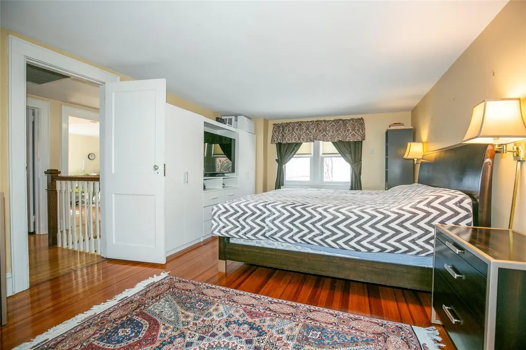 2 Cambridge Road Great Neck NY 11023
