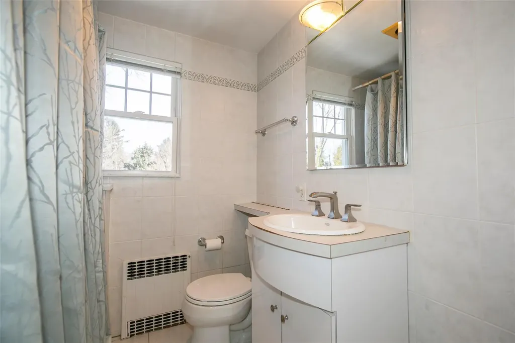 2 Cambridge Road Great Neck NY 11023