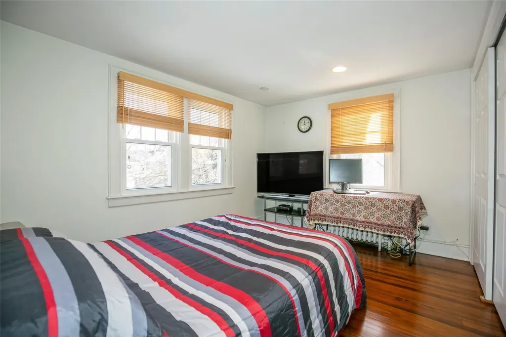 2 Cambridge Road Great Neck NY 11023