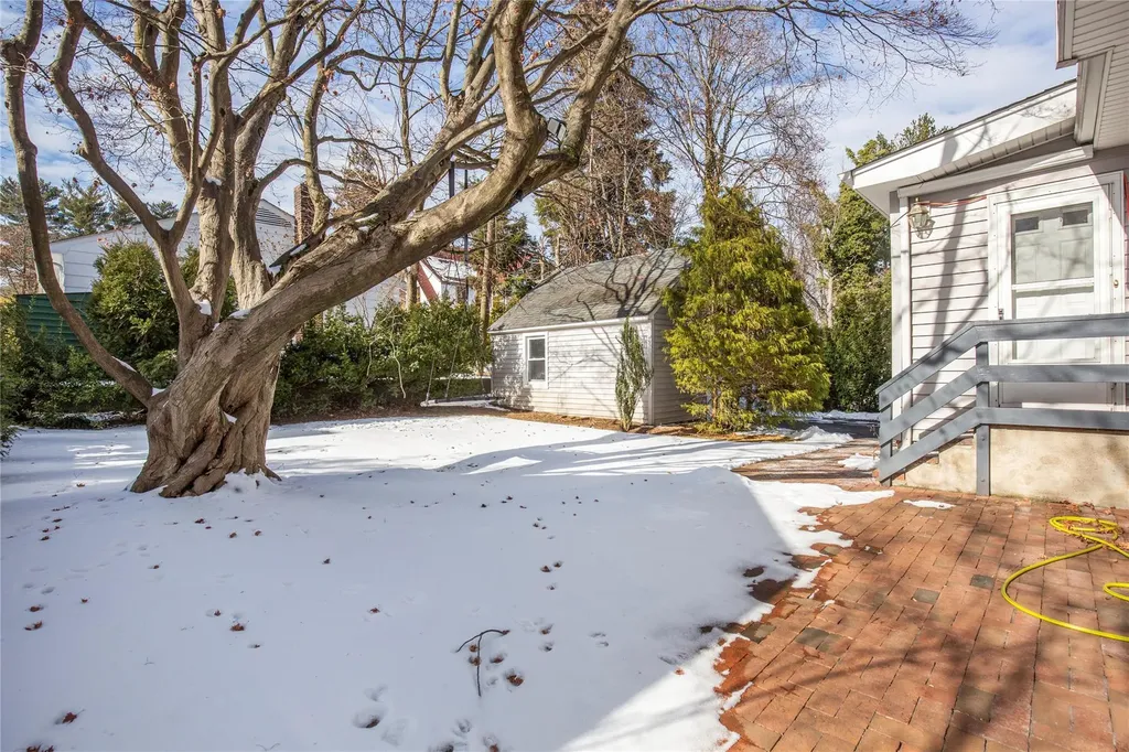 2 Cambridge Road Great Neck NY 11023