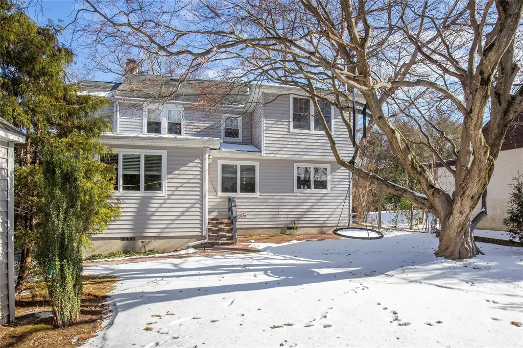 2 Cambridge Road Great Neck NY 11023
