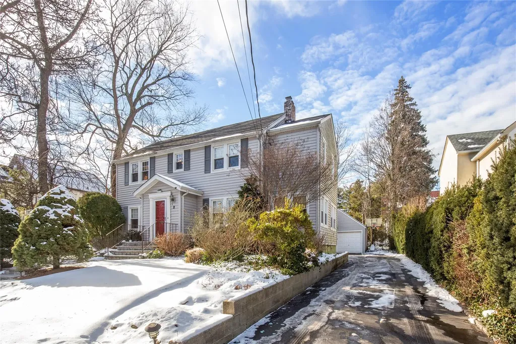 2 Cambridge Road Great Neck NY 11023