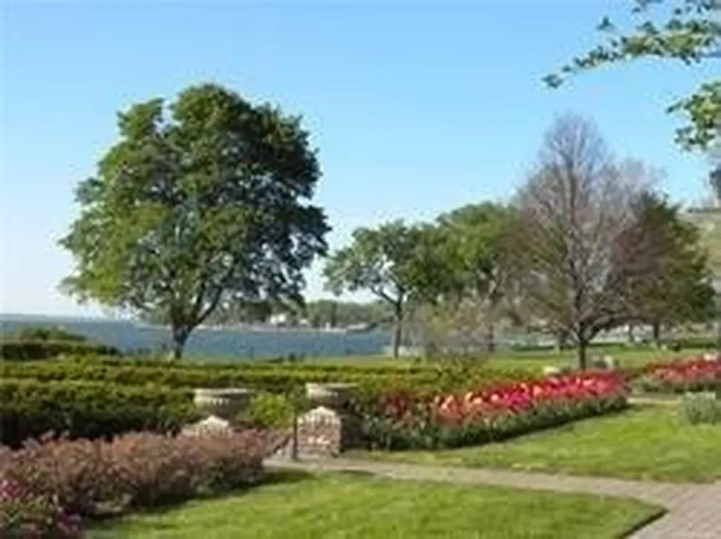 2 Cambridge Road Great Neck NY 11023