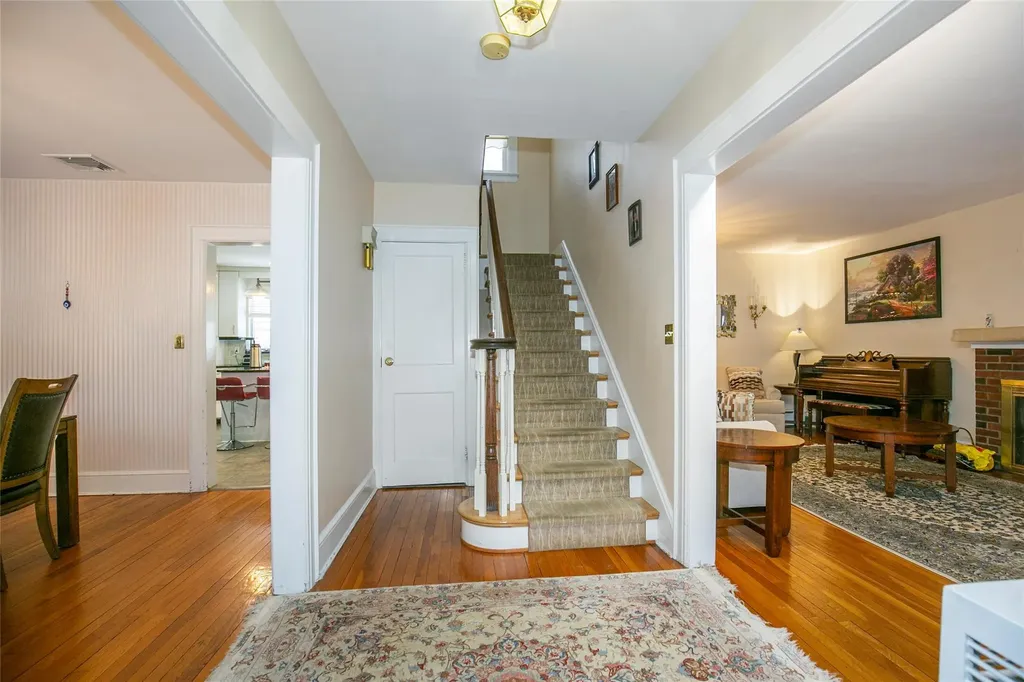 2 Cambridge Road Great Neck NY 11023