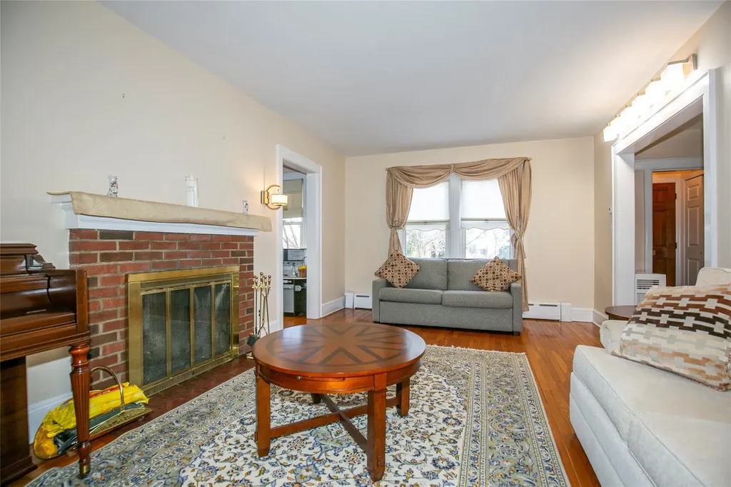 2 Cambridge Road Great Neck NY 11023