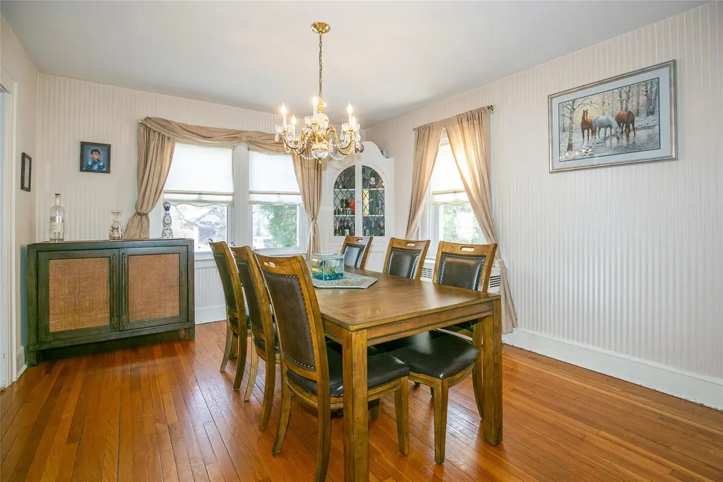 2 Cambridge Road Great Neck NY 11023