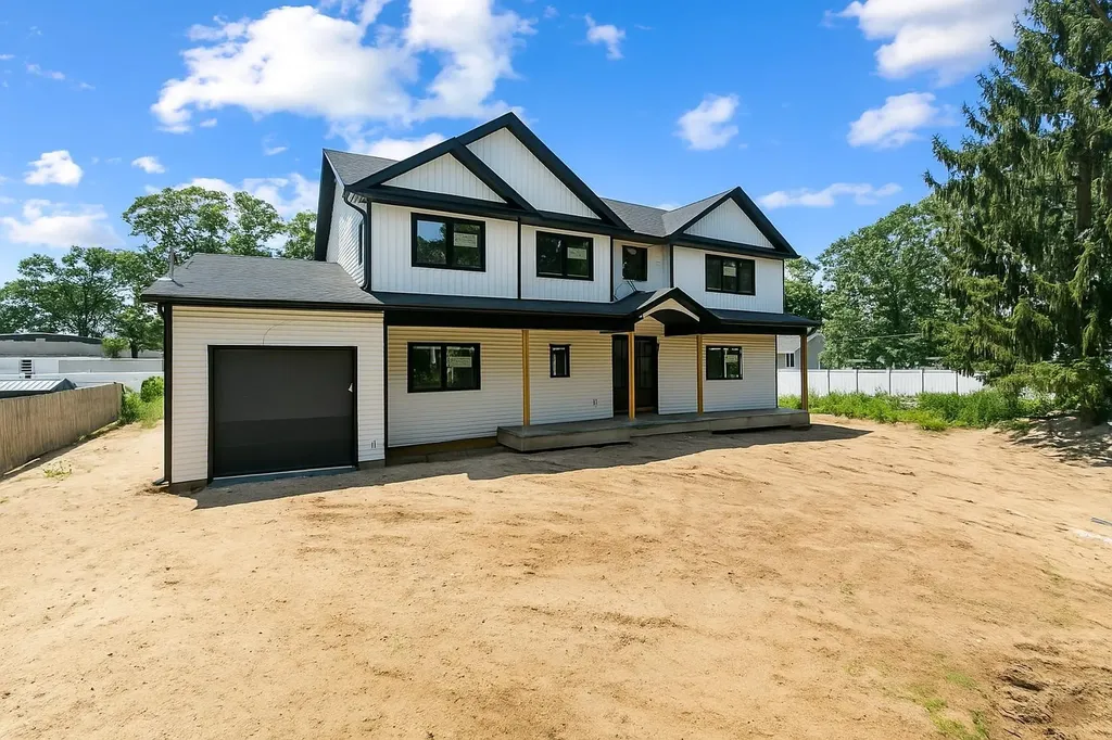 825 Weber Avenue West Babylon NY 11704