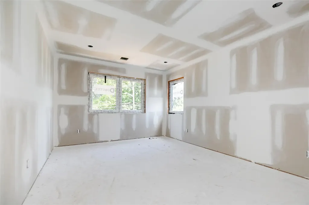 825 Weber Avenue West Babylon NY 11704