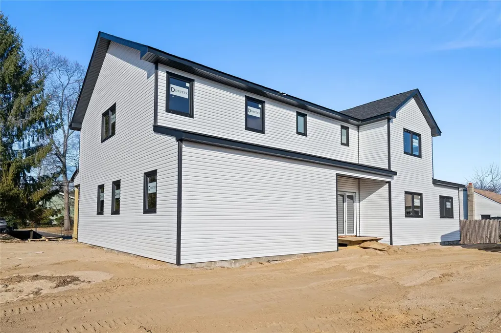 825 Weber Avenue West Babylon NY 11704