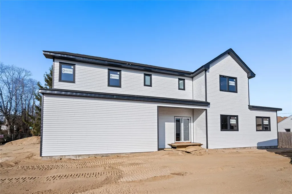 825 Weber Avenue West Babylon NY 11704