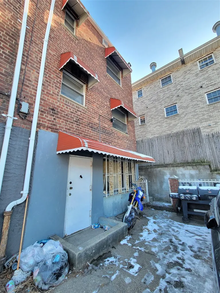 3005 Edson Avenue Bronx NY 10469