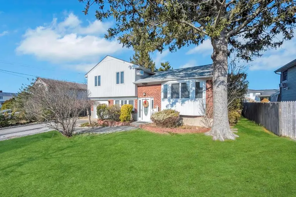 71 Alexander Avenue Hicksville NY 11801