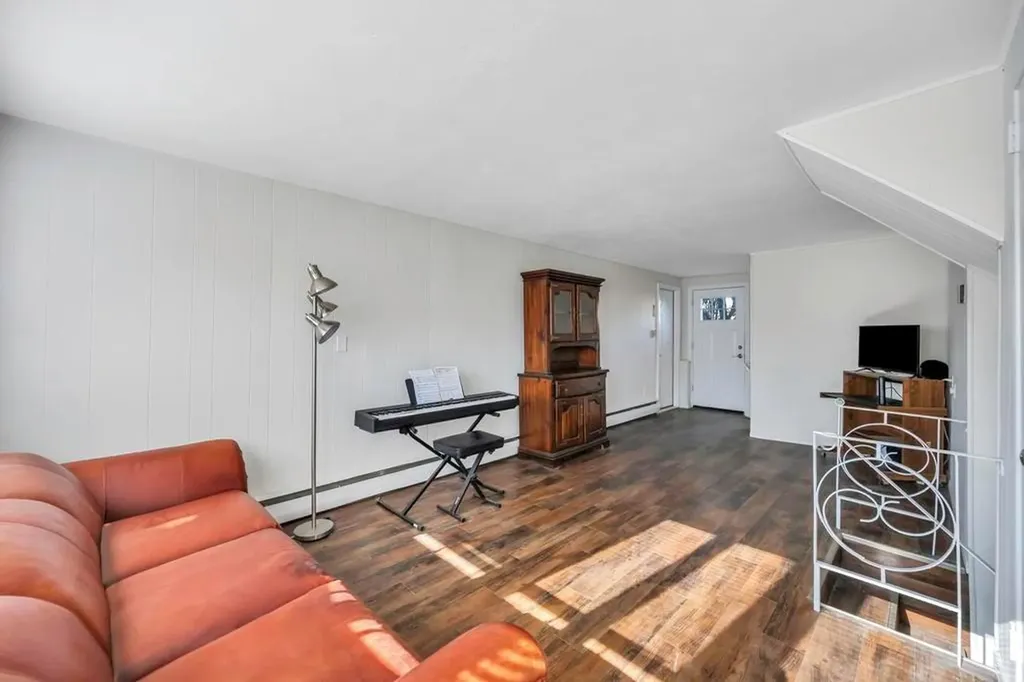 71 Alexander Avenue Hicksville NY 11801