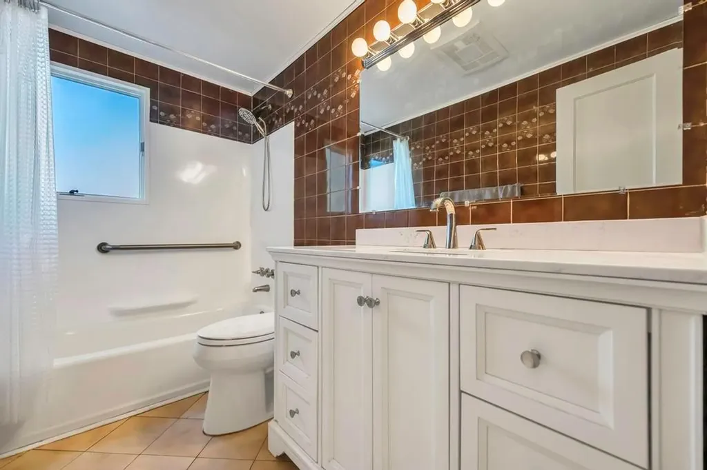 71 Alexander Avenue Hicksville NY 11801