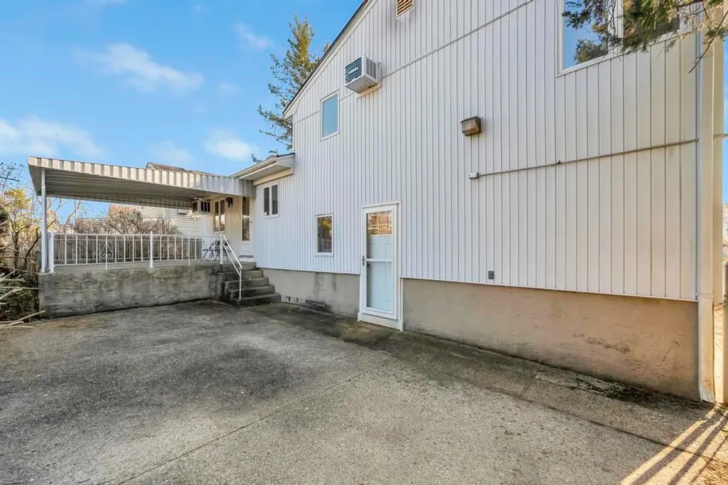 71 Alexander Avenue Hicksville NY 11801