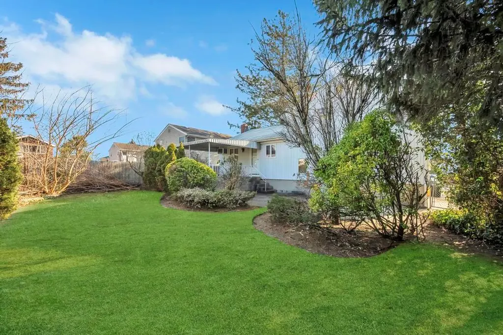 71 Alexander Avenue Hicksville NY 11801