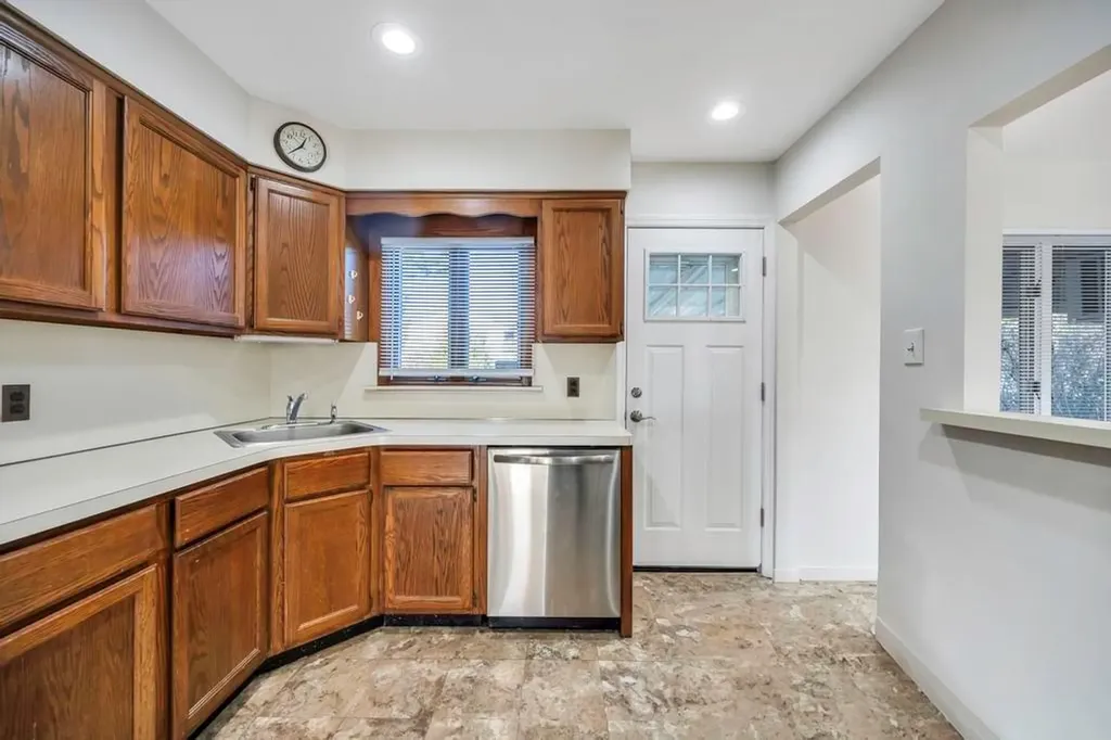 71 Alexander Avenue Hicksville NY 11801