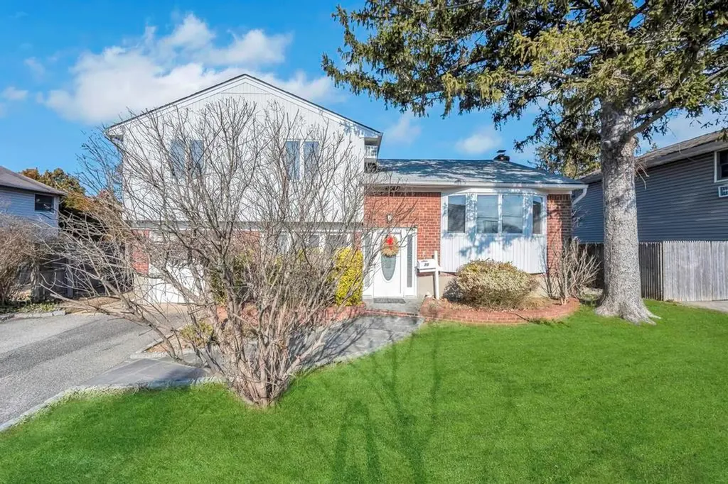 71 Alexander Avenue Hicksville NY 11801