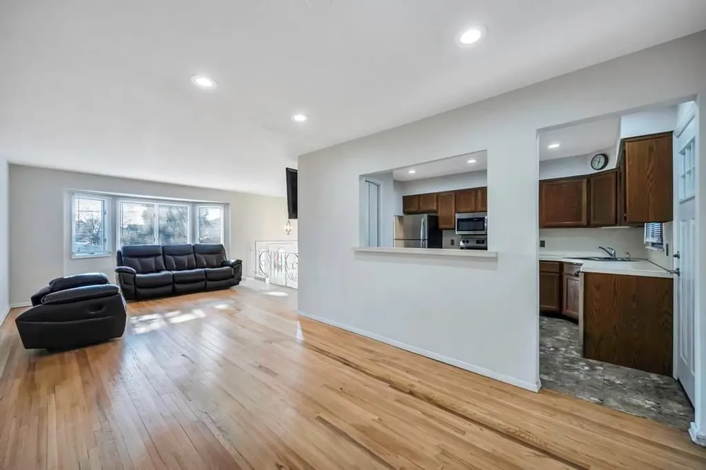 71 Alexander Avenue Hicksville NY 11801