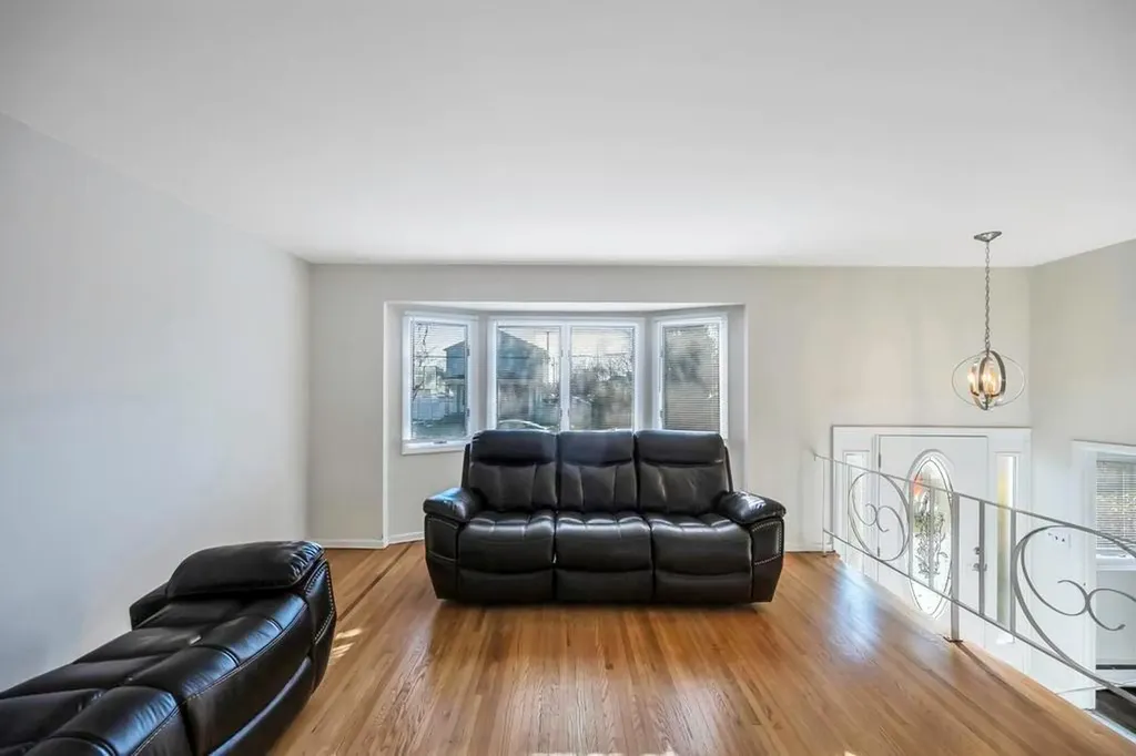 71 Alexander Avenue Hicksville NY 11801