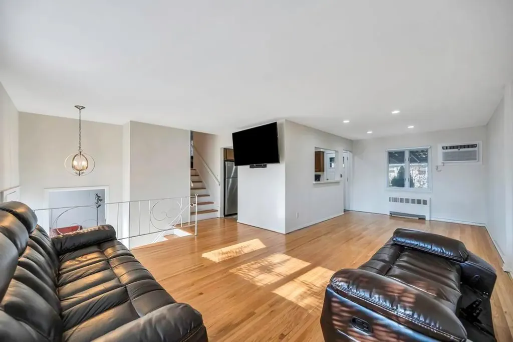 71 Alexander Avenue Hicksville NY 11801