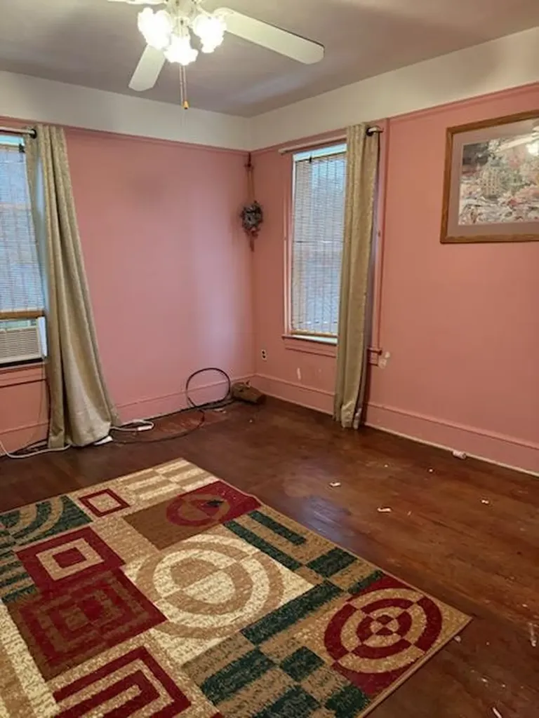 11 Laurel Road Lindenhurst NY 11757