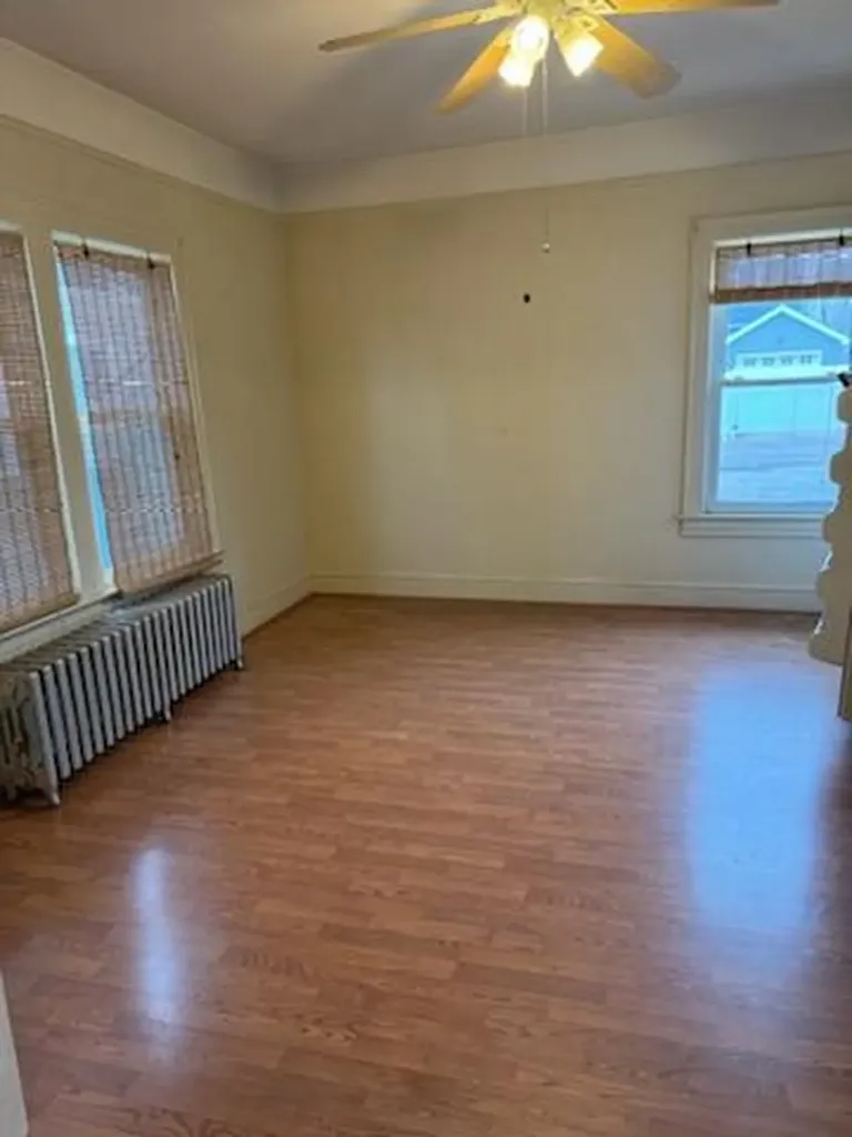 11 Laurel Road Lindenhurst NY 11757