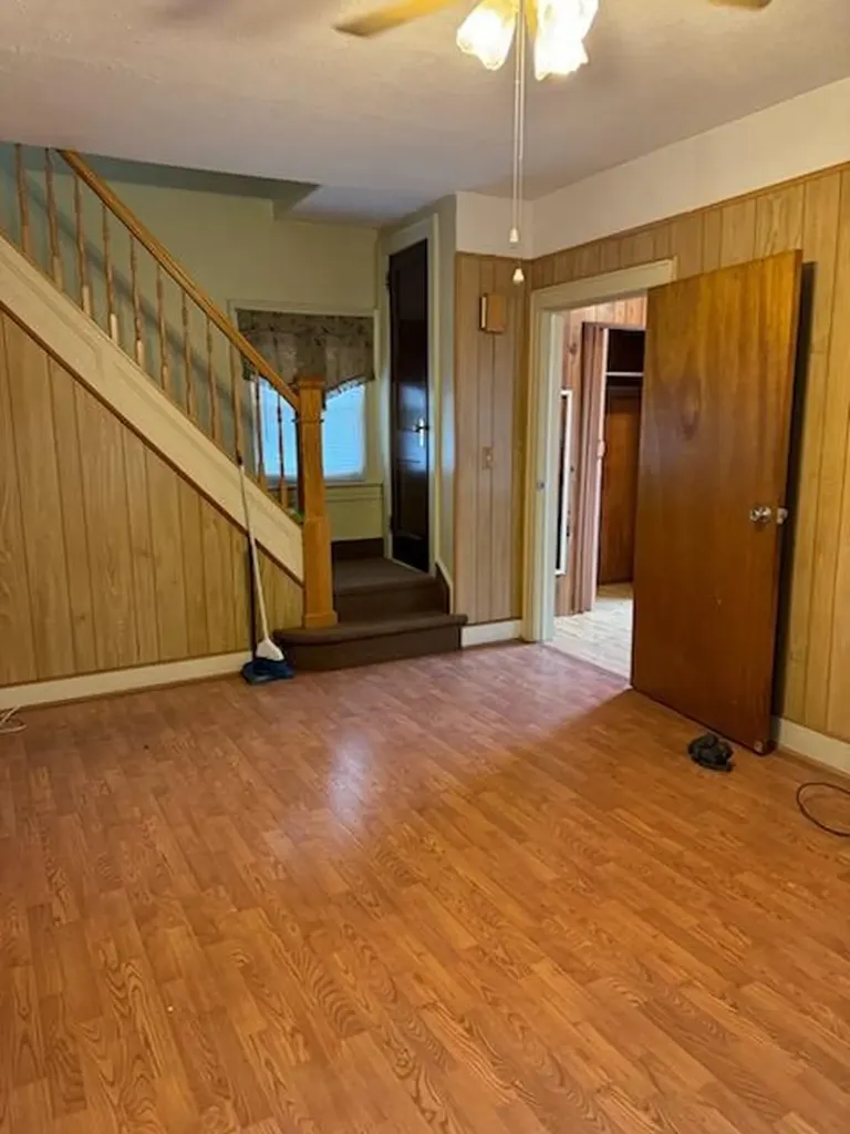11 Laurel Road Lindenhurst NY 11757