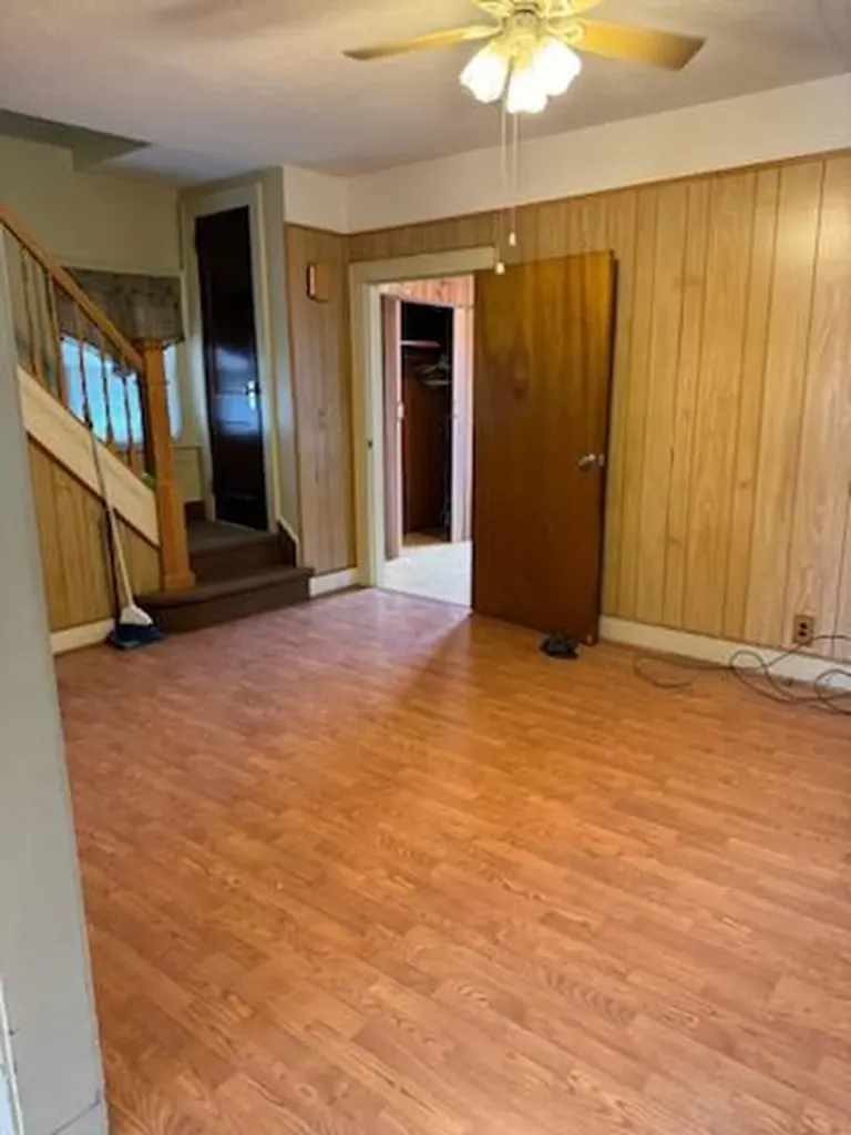 11 Laurel Road Lindenhurst NY 11757