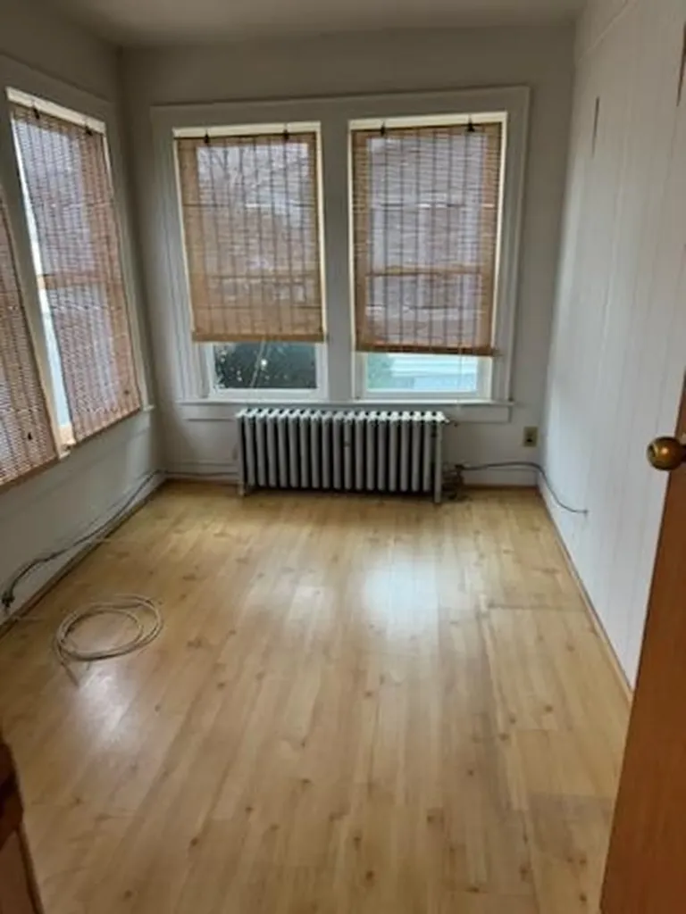 11 Laurel Road Lindenhurst NY 11757