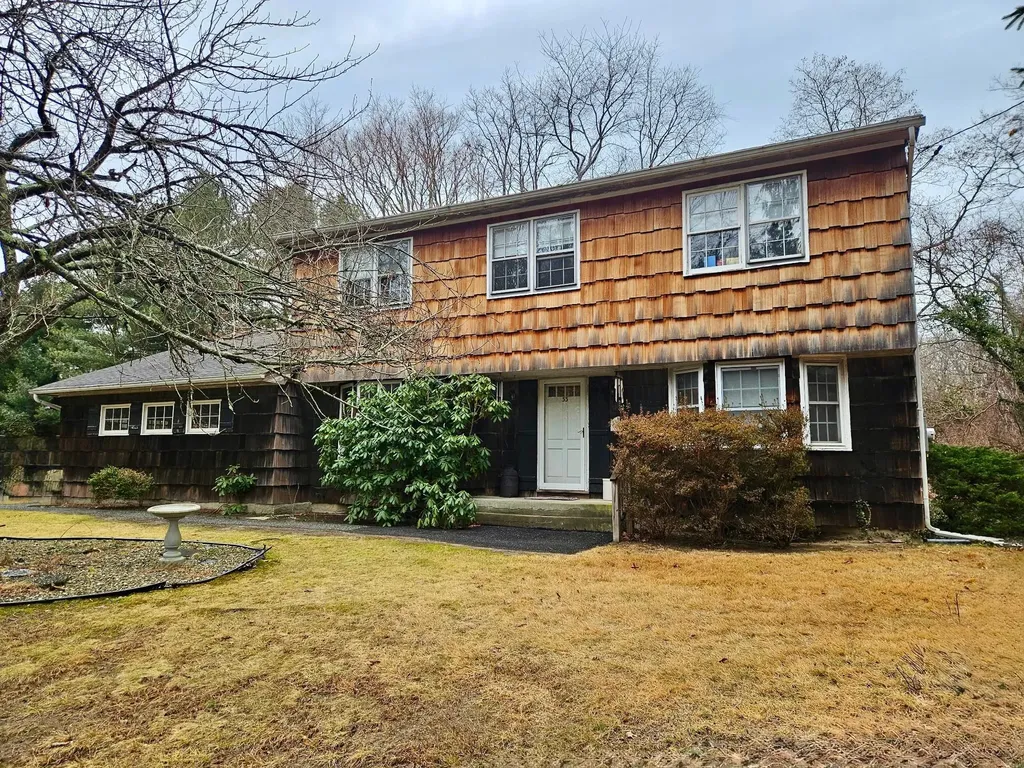 33 Ridgeway Avenue Brookhaven NY 11733