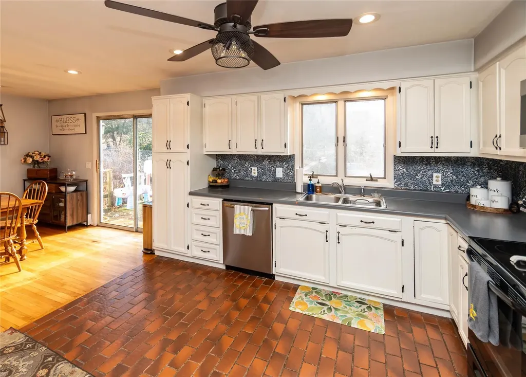 4 Emperor Lane Montgomery NY 12549