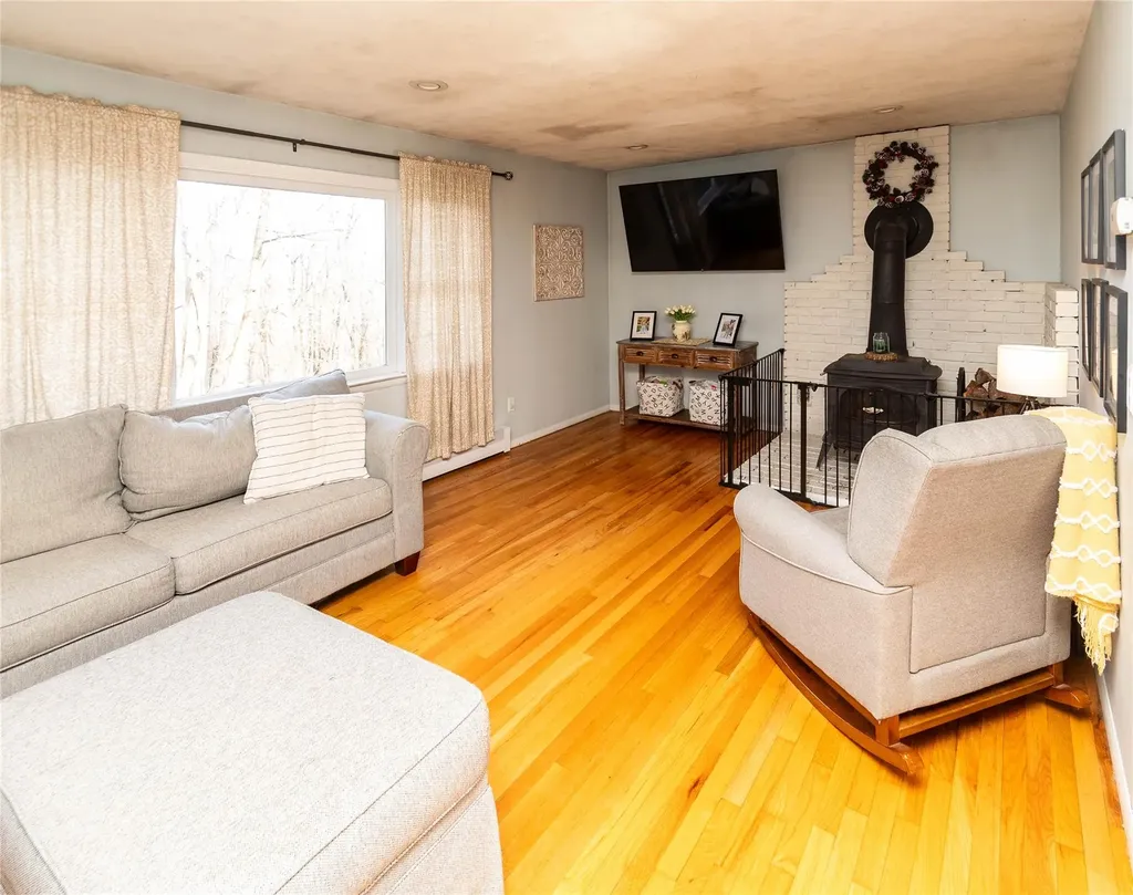 4 Emperor Lane Montgomery NY 12549