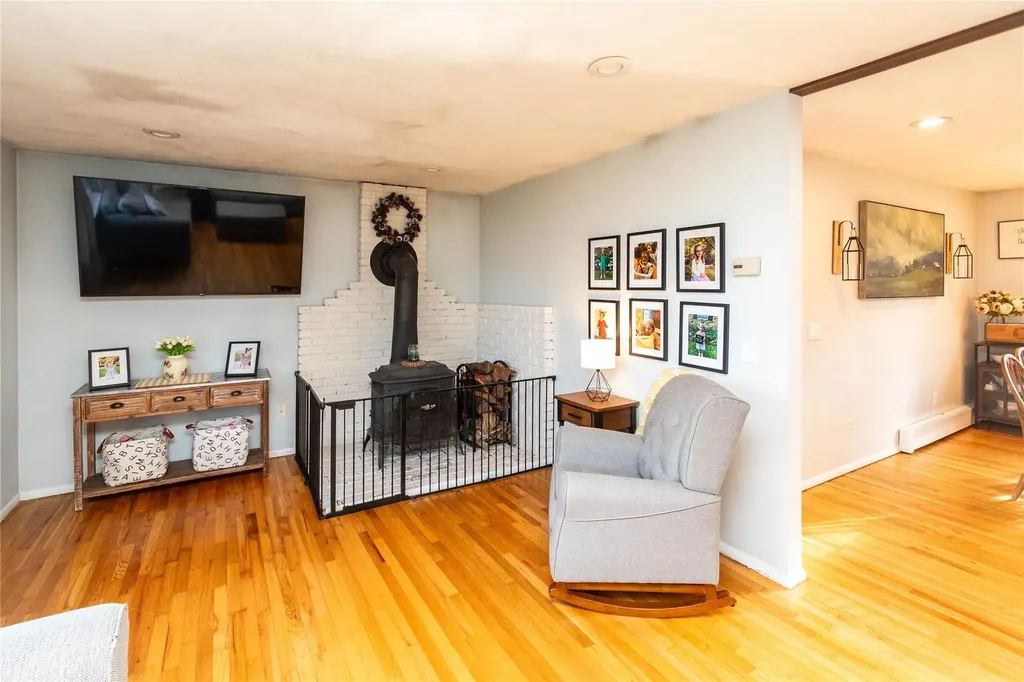 4 Emperor Lane Montgomery NY 12549