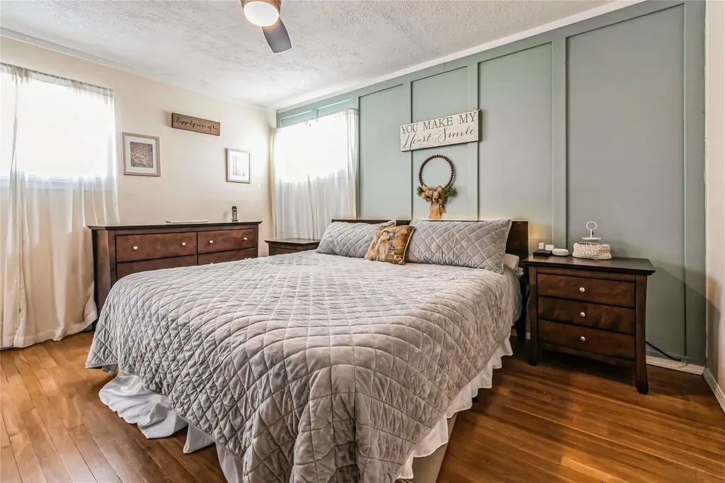 263 E 3rd Street Deer Park NY 11729