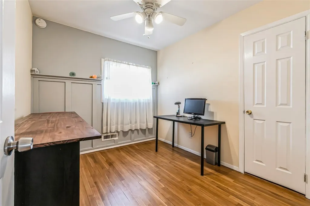 263 E 3rd Street Deer Park NY 11729