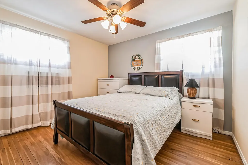 263 E 3rd Street Deer Park NY 11729
