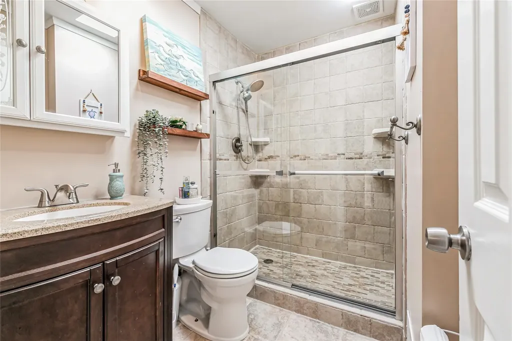 263 E 3rd Street Deer Park NY 11729