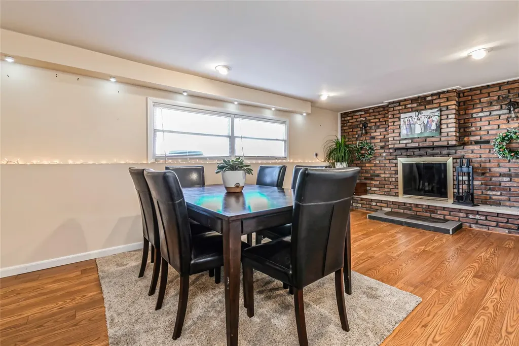 263 E 3rd Street Deer Park NY 11729