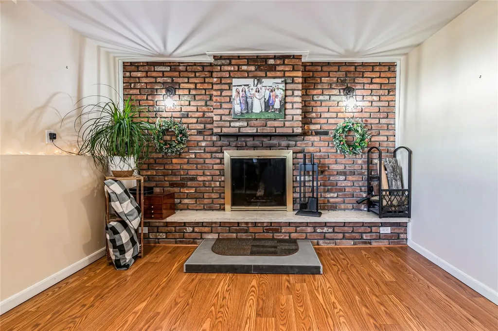 263 E 3rd Street Deer Park NY 11729